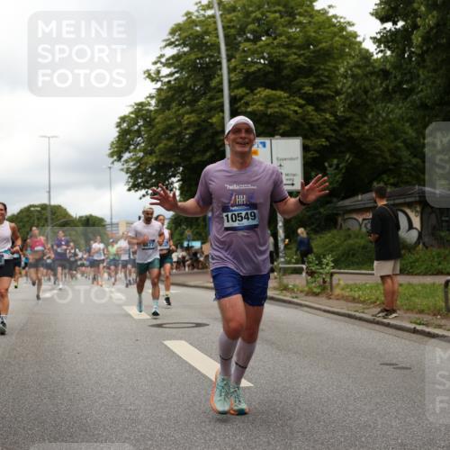 29.06.2025 - hella hamburg halbmarathon Yannick Fuchs http://msf.ph/oto/8244668 29.06.2025 10:47:36 20KM 1030, 1061, 1151, 1502, 1706, 1727, 2058, 2070, 2082, 2354, 2518, 2630, 3096, 3208, 3209, 3819, 4770, 5020, 5638, 5866, 6481, 6511, 6512, 6629, 6762, 6877, 6942, 7177, 7274, 7864, 7918, 8335, 8390, 8447, 9142, 10549, 10891, 10895, 11068, 11844, 12379, 12413, 12490, 12632, 12909, 13032, 13033, 13289, 13397, 13865, 13912, 13997, 15061, 15126, 15441, 15497, 15502, 15838, 15856, 15946, 16477, 16538, 17348, 18134, 18143, 18418, 18487, 18590 meine-sportfotos.de