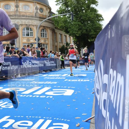 29.06.2025 - hella hamburg halbmarathon Strokosch-Dieckow http://msf.ph/oto/8244676 29.06.2025 10:38:13 Ziel 1042, 1688, 2849, 5091, 6095, 7743, 8002, 14688, 17623, 18584, 18986 meine-sportfotos.de