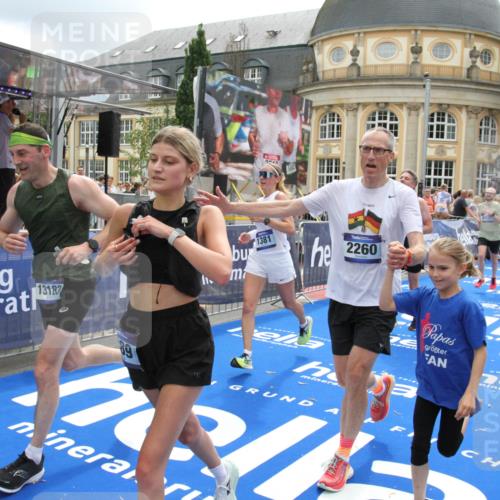 29.06.2025 - hella hamburg halbmarathon Michael Strokosch http://msf.ph/oto/8244763 29.06.2025 10:49:04 Ziel 1381, 1452, 2260, 3213, 3985, 4847, 4890, 7297, 8302, 8821, 8889, 9695, 12534, 13183, 13614, 13688, 16627, 17632 meine-sportfotos.de