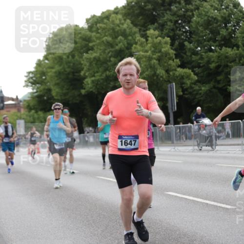 29.06.2025 - hella hamburg halbmarathon Jannik Wohlers http://msf.ph/oto/8244831 29.06.2025 10:30:15 Lombardsbrücke 1059, 1647, 2569, 2754, 2755, 3281, 4198, 4575, 4819, 6344, 6556, 7071, 7120, 9830, 11984, 12460, 12461, 12687, 12688, 14216, 14421, 15299, 15757, 15789, 16504, 16791, 18362, 18795, 18860 meine-sportfotos.de