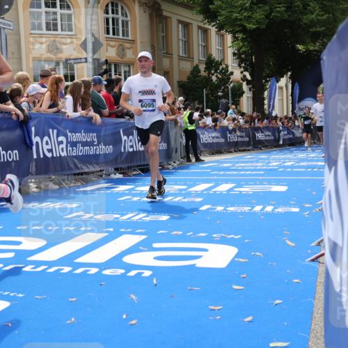 29.06.2025 - hella hamburg halbmarathon Strokosch-Dieckow http://msf.ph/oto/8244835 29.06.2025 10:38:20 Ziel 1042, 1688, 1710, 2745, 2849, 3014, 3431, 3790, 6095, 7110, 8002, 14688, 14992, 16075, 16280, 18584, 18761 meine-sportfotos.de