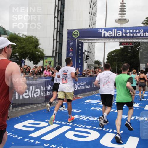 29.06.2025 - hella hamburg halbmarathon Michael Strokosch http://msf.ph/oto/8244836 29.06.2025 10:56:35 Ziel 1583, 2083, 3413, 5721, 5744, 6399, 8542, 8652, 8863, 9562, 10093, 10665, 13863, 15407, 16257, 16261, 17268, 17734, 18746, 18835, 19120 meine-sportfotos.de