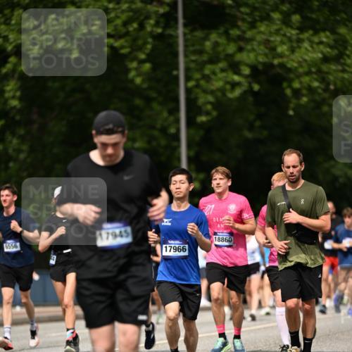 29.06.2025 - hella hamburg halbmarathon Dr. Thomas Lammeyer http://msf.ph/oto/8244837 29.06.2025 10:34:38 Kennedybrücke 2097, 2302, 3524, 4198, 4819, 6556, 6620, 6626, 7071, 7517, 8792, 9095, 9576, 9830, 10322, 10996 meine-sportfotos.de