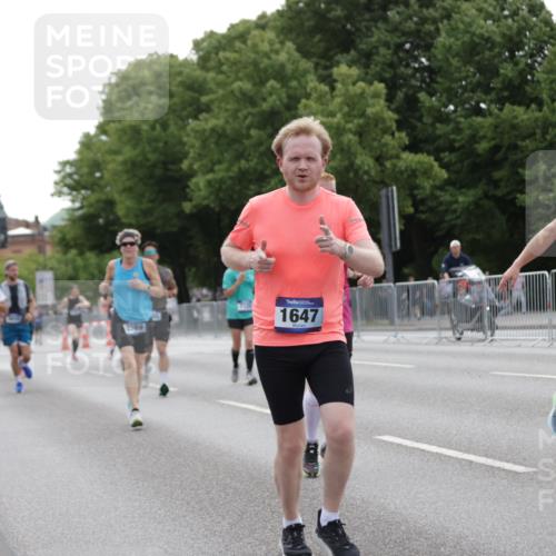 29.06.2025 - hella hamburg halbmarathon Jannik Wohlers http://msf.ph/oto/8244862 29.06.2025 10:30:15 Lombardsbrücke 1059, 1647, 2569, 2754, 2755, 3281, 4198, 4575, 4819, 6344, 6556, 7071, 7120, 9830, 11984, 12460, 12461, 12687, 12688, 14216, 14421, 15299, 15757, 15789, 16504, 16791, 18362, 18795, 18860 meine-sportfotos.de