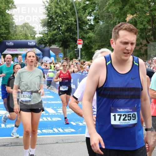 29.06.2025 - hella hamburg halbmarathon Zöllner http://msf.ph/oto/8244870 29.06.2025 10:56:48 Ziel 2378, 3836, 4152, 7646, 8825, 8996, 9488, 11083, 11870, 13816, 14369, 14461, 15134, 15431, 15712, 16008, 16009, 16043, 16121, 17133, 18634 meine-sportfotos.de