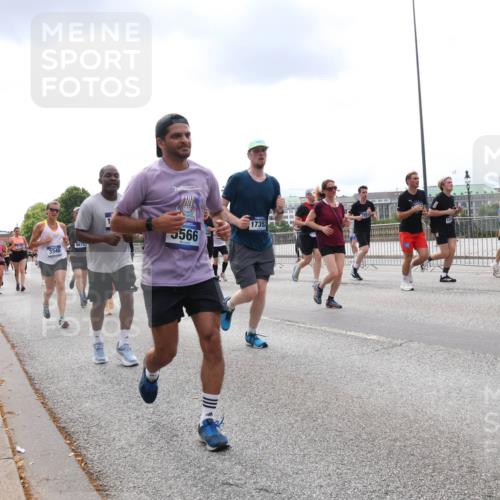 29.06.2025 - hella hamburg halbmarathon Lena Gebhardt http://msf.ph/oto/8244902 29.06.2025 10:33:57 Lombardsbrücke 1189, 1275, 1417, 1705, 1787, 1896, 2265, 2342, 2482, 2496, 2526, 2776, 2933, 3170, 3264, 3340, 3345, 3560, 3829, 3848, 4361, 4433, 4449, 4479, 4696, 4807, 4942, 5075, 5096, 5141, 5557, 5561, 5566, 5569, 5584, 5691, 5821, 5822, 5887, 6109, 6364, 6515, 6516, 6854, 6956, 6999, 7027, 7324, 7329, 7565, 7653, 8021, 8157, 8202, 8277, 8282, 8375, 8377, 8383, 8401, 8891, 9094, 9234, 9258, 9438, 9799, 9875, 9995, 10007, 10071, 10360, 10561, 11811 meine-sportfotos.de