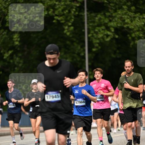29.06.2025 - hella hamburg halbmarathon Dr. Thomas Lammeyer http://msf.ph/oto/8244923 29.06.2025 10:34:38 Kennedybrücke 2097, 2302, 3524, 4198, 4819, 6556, 6620, 6626, 7071, 7517, 8792, 9095, 9576, 9830, 10322, 10996 meine-sportfotos.de
