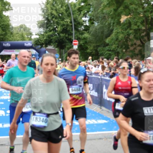 29.06.2025 - hella hamburg halbmarathon Zöllner http://msf.ph/oto/8244953 29.06.2025 10:56:49 Ziel 2378, 3836, 7646, 8825, 8996, 9488, 11870, 13816, 14369, 14461, 15134, 15431, 15712, 16008, 16009, 16043, 16121, 17133, 18634 meine-sportfotos.de