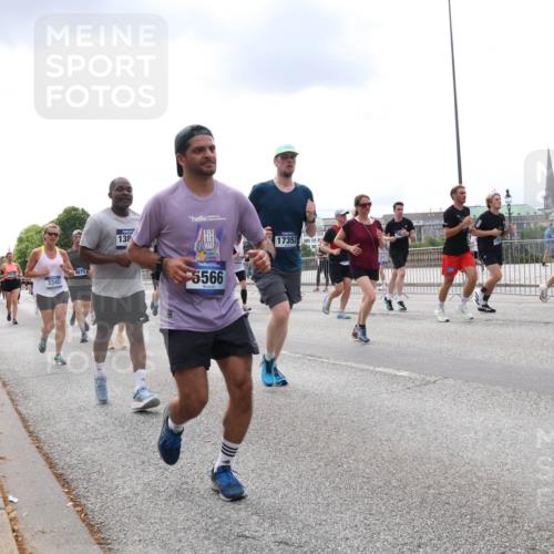 29.06.2025 - hella hamburg halbmarathon Lena Gebhardt http://msf.ph/oto/8245004 29.06.2025 10:33:57 Lombardsbrücke 1189, 1275, 1417, 1705, 1787, 1896, 2265, 2342, 2482, 2496, 2526, 2776, 2933, 3170, 3264, 3340, 3345, 3560, 3829, 3848, 4361, 4433, 4449, 4479, 4696, 4807, 4942, 5075, 5096, 5141, 5557, 5561, 5566, 5569, 5584, 5691, 5821, 5822, 5887, 6109, 6364, 6515, 6516, 6854, 6956, 6999, 7027, 7324, 7329, 7565, 7653, 8021, 8157, 8202, 8277, 8282, 8375, 8377, 8383, 8401, 8891, 9094, 9234, 9258, 9438, 9799, 9875, 9995, 10007, 10071, 10360, 10561, 11811 meine-sportfotos.de