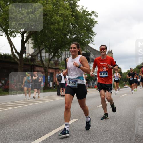 29.06.2025 - hella hamburg halbmarathon Yannick Fuchs http://msf.ph/oto/8245013 29.06.2025 10:47:37 20KM 1030, 1061, 1151, 1502, 1706, 1727, 2058, 2070, 2082, 2354, 2518, 2630, 3096, 3208, 3209, 3819, 4770, 5020, 5638, 5866, 6481, 6511, 6512, 6629, 6762, 6877, 6942, 7177, 7274, 7864, 7918, 8335, 8390, 8447, 9142, 10549, 10891, 10895, 11068, 11844, 12379, 12413, 12490, 12632, 12909, 13032, 13033, 13289, 13397, 13865, 13912, 13997, 15061, 15126, 15441, 15497, 15502, 15838, 15856, 15946, 16477, 16538, 17348, 18134, 18143, 18418, 18487, 18590 meine-sportfotos.de
