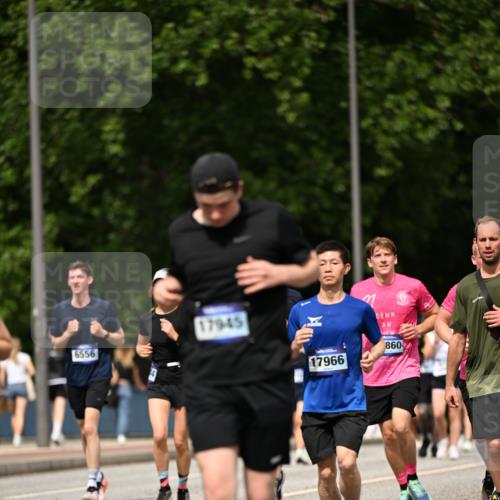 29.06.2025 - hella hamburg halbmarathon Dr. Thomas Lammeyer http://msf.ph/oto/8245021 29.06.2025 10:34:39 Kennedybrücke 2097, 2302, 3524, 4198, 4819, 6556, 6620, 6626, 7071, 7517, 8792, 9095, 9576, 9830, 10322, 10996 meine-sportfotos.de