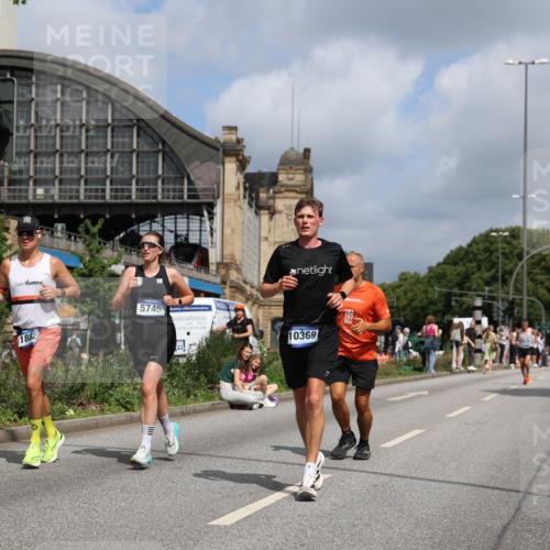 29.06.2025 - hella hamburg halbmarathon Yannick Fuchs http://msf.ph/oto/8245039 29.06.2025 10:35:07 20KM 1882, 1912, 2324, 2714, 2750, 2949, 3332, 4843, 4889, 5050, 5745, 5803, 5916, 6080, 7080, 7284, 8370, 8465, 8629, 9979, 10369, 10900, 10934, 10968, 11731, 11767, 11959, 12088, 12365, 12540, 12704, 12865, 13029, 13158, 13667, 14092, 14820, 14924, 15015, 15424, 15493, 15542, 15689, 17214, 17620, 17724, 18173, 18192, 18614 meine-sportfotos.de