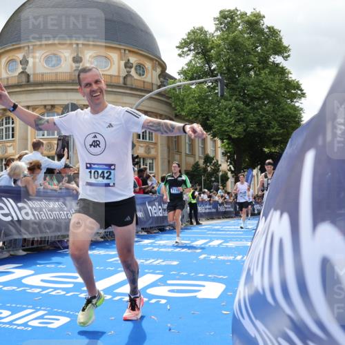 29.06.2025 - hella hamburg halbmarathon Strokosch-Dieckow http://msf.ph/oto/8245052 29.06.2025 10:38:24 Ziel 1042, 1710, 2745, 3014, 3431, 3790, 6095, 7110, 8571, 14992, 16075, 16280, 18357, 18761 meine-sportfotos.de