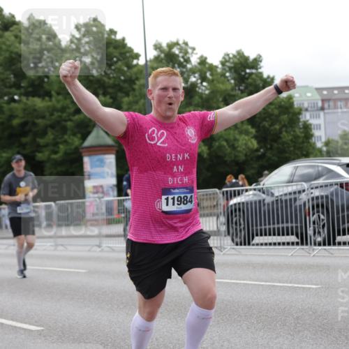 29.06.2025 - hella hamburg halbmarathon Jannik Wohlers http://msf.ph/oto/8245066 29.06.2025 10:30:17 Lombardsbrücke 1059, 1472, 1647, 2505, 2569, 2754, 2755, 3281, 4198, 4575, 4819, 6344, 6556, 7071, 7120, 9830, 11984, 12460, 12461, 14216, 14421, 15299, 15757, 15789, 16504, 16791, 18362, 18795, 18860 meine-sportfotos.de
