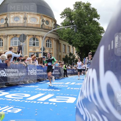 29.06.2025 - hella hamburg halbmarathon Strokosch-Dieckow http://msf.ph/oto/8245096 29.06.2025 10:38:24 Ziel 1042, 1710, 2745, 3014, 3431, 3790, 6095, 7110, 8571, 14992, 16075, 16280, 18357, 18761 meine-sportfotos.de