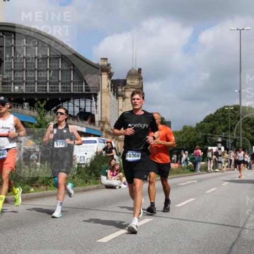 29.06.2025 - hella hamburg halbmarathon Yannick Fuchs http://msf.ph/oto/8245107 29.06.2025 10:35:07 20KM 1882, 1912, 2324, 2714, 2750, 2949, 3332, 4843, 4889, 5050, 5745, 5803, 5916, 6080, 7080, 7284, 8370, 8465, 8629, 9979, 10369, 10900, 10934, 10968, 11731, 11767, 11959, 12088, 12365, 12540, 12704, 12865, 13029, 13158, 13667, 14092, 14820, 14924, 15015, 15424, 15493, 15542, 15689, 17214, 17620, 17724, 18173, 18192, 18614 meine-sportfotos.de