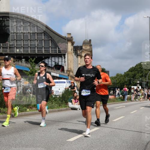29.06.2025 - hella hamburg halbmarathon Yannick Fuchs http://msf.ph/oto/8245117 29.06.2025 10:35:07 20KM 1882, 1912, 2324, 2714, 2750, 2949, 3332, 4843, 4889, 5050, 5745, 5803, 5916, 6080, 7080, 7284, 8370, 8465, 8629, 9979, 10369, 10900, 10934, 10968, 11731, 11767, 11959, 12088, 12365, 12540, 12704, 12865, 13029, 13158, 13667, 14092, 14820, 14924, 15015, 15424, 15493, 15542, 15689, 17214, 17620, 17724, 18173, 18192, 18614 meine-sportfotos.de