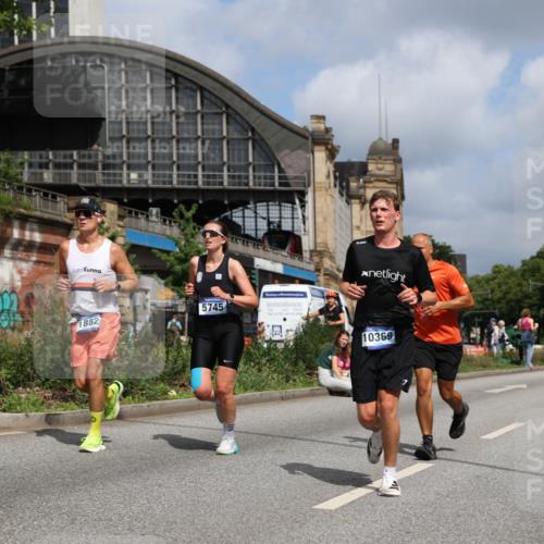 29.06.2025 - hella hamburg halbmarathon Yannick Fuchs http://msf.ph/oto/8245130 29.06.2025 10:35:07 20KM 1882, 1912, 2324, 2714, 2750, 2949, 3332, 4843, 4889, 5050, 5745, 5803, 5916, 6080, 7080, 7284, 8370, 8465, 8629, 9979, 10369, 10900, 10934, 10968, 11731, 11767, 11959, 12088, 12365, 12540, 12704, 12865, 13029, 13158, 13667, 14092, 14820, 14924, 15015, 15424, 15493, 15542, 15689, 17214, 17620, 17724, 18173, 18192, 18614 meine-sportfotos.de