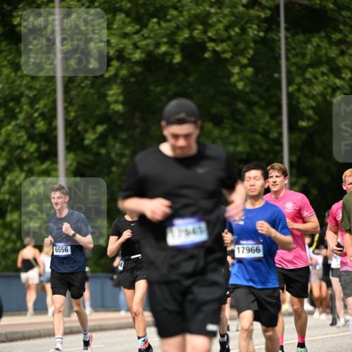 29.06.2025 - hella hamburg halbmarathon Dr. Thomas Lammeyer http://msf.ph/oto/8245133 29.06.2025 10:34:39 Kennedybrücke 2097, 2302, 3524, 4198, 4819, 6556, 6620, 6626, 7071, 7517, 8792, 9095, 9576, 9830, 10322, 10996 meine-sportfotos.de