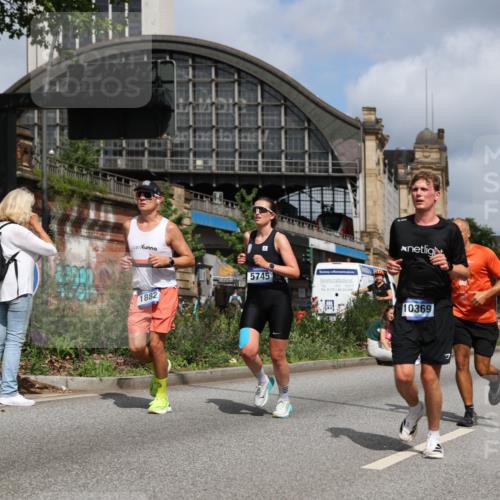 29.06.2025 - hella hamburg halbmarathon Yannick Fuchs http://msf.ph/oto/8245146 29.06.2025 10:35:07 20KM 1882, 1912, 2324, 2714, 2750, 2949, 3332, 4843, 4889, 5050, 5745, 5803, 5916, 6080, 7080, 7284, 8370, 8465, 8629, 9979, 10369, 10900, 10934, 10968, 11731, 11767, 11959, 12088, 12365, 12540, 12704, 12865, 13029, 13158, 13667, 14092, 14820, 14924, 15015, 15424, 15493, 15542, 15689, 17214, 17620, 17724, 18173, 18192, 18614 meine-sportfotos.de