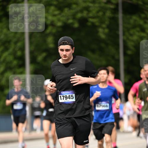 29.06.2025 - hella hamburg halbmarathon Dr. Thomas Lammeyer http://msf.ph/oto/8245161 29.06.2025 10:34:39 Kennedybrücke 2097, 2302, 3524, 4198, 4819, 6556, 6620, 6626, 7071, 7517, 8792, 9095, 9576, 9830, 10322, 10996 meine-sportfotos.de