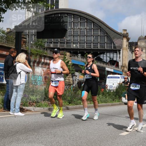 29.06.2025 - hella hamburg halbmarathon Yannick Fuchs http://msf.ph/oto/8245165 29.06.2025 10:35:07 20KM 1882, 1912, 2324, 2714, 2750, 2949, 3332, 4843, 4889, 5050, 5745, 5803, 5916, 6080, 7080, 7284, 8370, 8465, 8629, 9979, 10369, 10900, 10934, 10968, 11731, 11767, 11959, 12088, 12365, 12540, 12704, 12865, 13029, 13158, 13667, 14092, 14820, 14924, 15015, 15424, 15493, 15542, 15689, 17214, 17620, 17724, 18173, 18192, 18614 meine-sportfotos.de