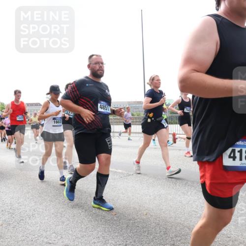 29.06.2025 - hella hamburg halbmarathon Lena Gebhardt http://msf.ph/oto/8245188 29.06.2025 10:45:27 Lombardsbrücke 1024, 1033, 1060, 1085, 1685, 1713, 1798, 2007, 2008, 2216, 2217, 2550, 2657, 2664, 2779, 2973, 3160, 3164, 3357, 3377, 3879, 3993, 4099, 4102, 4186, 4224, 4306, 4337, 4388, 4504, 4820, 4851, 5044, 5099, 5108, 5190, 5339, 5636, 5949, 6150, 6509, 6763, 6788, 6911, 6922, 6980, 7283, 7530, 7541, 7699, 7859, 7912, 8594, 8605, 8745, 8762, 8907, 9620, 10030, 10182, 10225, 10562, 10566, 11314, 12198, 12332, 12334, 12394 meine-sportfotos.de