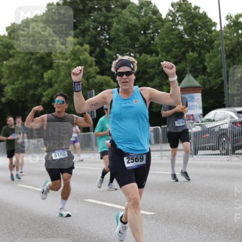 29.06.2025 - hella hamburg halbmarathon Jannik Wohlers http://msf.ph/oto/8245198 29.06.2025 10:30:18 Lombardsbrücke 1059, 1472, 1647, 2505, 2569, 2754, 2755, 3281, 4198, 4575, 4819, 6344, 6556, 7071, 7120, 9830, 11984, 12460, 12461, 14216, 15299, 15757, 16791, 18362, 18795, 18860 meine-sportfotos.de