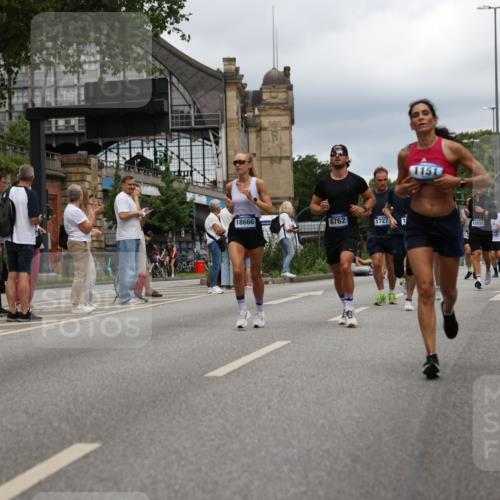 29.06.2025 - hella hamburg halbmarathon Yannick Fuchs http://msf.ph/oto/8245229 29.06.2025 10:47:39 20KM 1030, 1151, 1267, 1502, 1727, 2058, 2070, 2082, 2354, 2518, 2630, 3096, 3208, 3209, 3819, 4770, 5020, 5638, 5866, 6294, 6481, 6511, 6512, 6629, 6762, 6877, 6942, 7177, 7274, 7864, 7918, 8335, 8390, 8447, 9142, 10549, 10891, 10895, 11068, 11844, 12379, 12632, 12909, 13032, 13033, 13289, 13397, 13865, 13912, 13997, 15061, 15441, 15497, 15502, 15838, 15856, 15946, 16477, 17348, 17482, 18134, 18143, 18418, 18487, 18590, 18612 meine-sportfotos.de