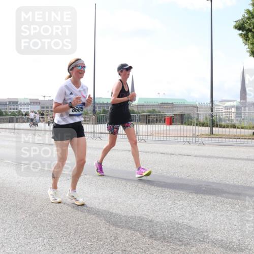 29.06.2025 - hella hamburg halbmarathon Lena Gebhardt http://msf.ph/oto/8245270 29.06.2025 10:09:57 Lombardsbrücke 1052, 1456, 1483, 1513, 1548, 1823, 3921, 4592, 5511, 7058, 7081, 7333, 7636, 8090, 8219, 8685, 8890, 9150, 9297, 9306, 9366, 9434, 9674, 9781, 9988, 10036, 10943, 11027, 12255, 12509, 12567, 13739, 16191, 16445, 16455, 16688, 16872, 16918, 17148, 17630, 17899, 18076, 18196, 18440, 18707, 19242 meine-sportfotos.de