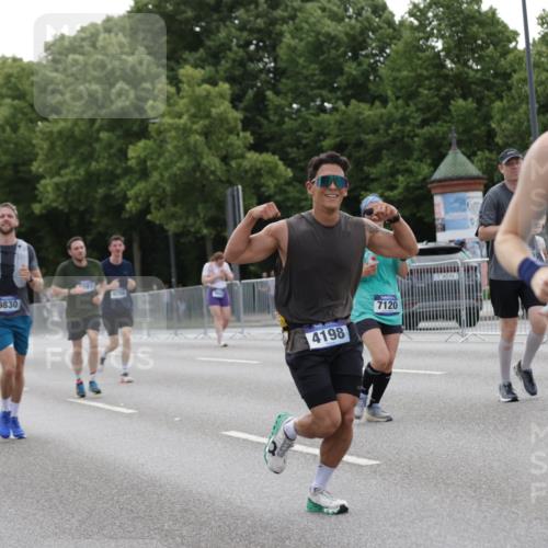 29.06.2025 - hella hamburg halbmarathon Jannik Wohlers http://msf.ph/oto/8245325 29.06.2025 10:30:19 Lombardsbrücke 1059, 1472, 1647, 2268, 2505, 2569, 2754, 2755, 3281, 4198, 6344, 6556, 7071, 7120, 9830, 11984, 12460, 12461, 14216, 14803, 15299, 15757, 16791, 18362, 18795, 18860 meine-sportfotos.de