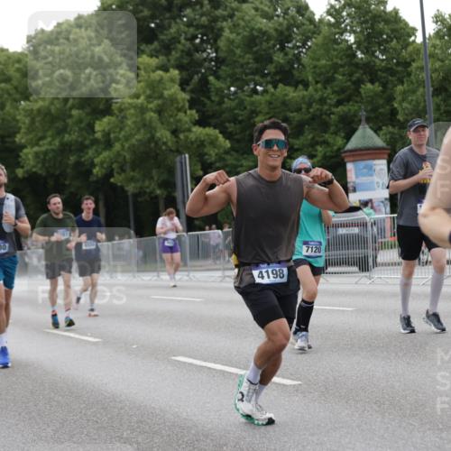 29.06.2025 - hella hamburg halbmarathon Jannik Wohlers http://msf.ph/oto/8245344 29.06.2025 10:30:19 Lombardsbrücke 1059, 1472, 1647, 2268, 2505, 2569, 2754, 2755, 3281, 4198, 6344, 6556, 7071, 7120, 9830, 11984, 12460, 12461, 14216, 14803, 15299, 15757, 16791, 18362, 18795, 18860 meine-sportfotos.de
