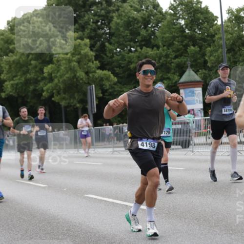 29.06.2025 - hella hamburg halbmarathon Jannik Wohlers http://msf.ph/oto/8245369 29.06.2025 10:30:19 Lombardsbrücke 1059, 1472, 1647, 2268, 2505, 2569, 2754, 2755, 3281, 4198, 6344, 6556, 7071, 7120, 9830, 11984, 12460, 12461, 14216, 14803, 15299, 15757, 16791, 18362, 18795, 18860 meine-sportfotos.de