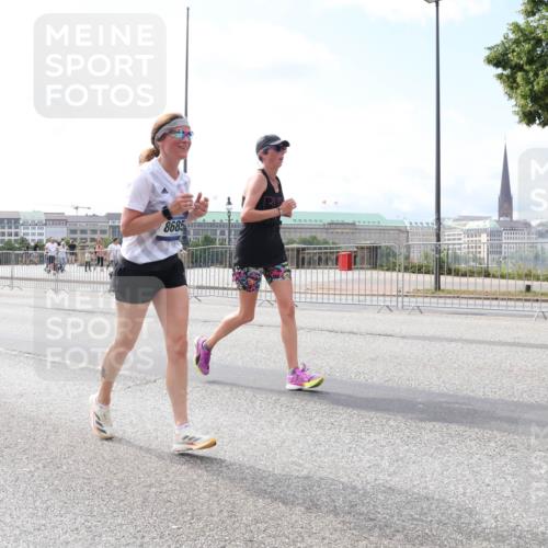 29.06.2025 - hella hamburg halbmarathon Lena Gebhardt http://msf.ph/oto/8245381 29.06.2025 10:09:57 Lombardsbrücke 1052, 1456, 1483, 1513, 1548, 1823, 3921, 4592, 5511, 7058, 7081, 7333, 7636, 8090, 8219, 8685, 8890, 9150, 9297, 9306, 9366, 9434, 9674, 9781, 9988, 10036, 10943, 11027, 12255, 12509, 12567, 13739, 16191, 16445, 16455, 16688, 16872, 16918, 17148, 17630, 17899, 18076, 18196, 18440, 18707, 19242 meine-sportfotos.de