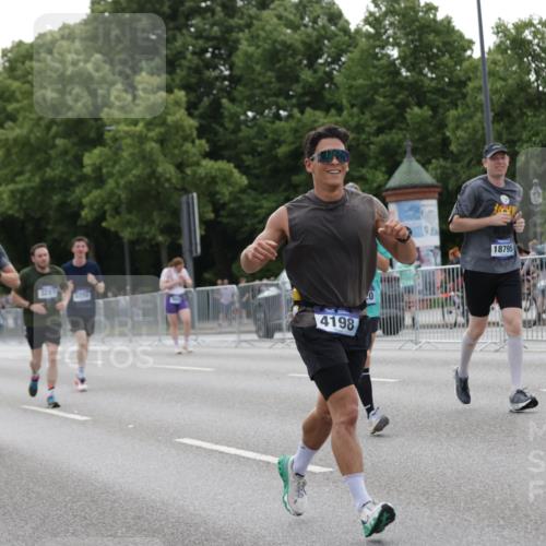 29.06.2025 - hella hamburg halbmarathon Jannik Wohlers http://msf.ph/oto/8245401 29.06.2025 10:30:19 Lombardsbrücke 1059, 1472, 1647, 2268, 2505, 2569, 2754, 2755, 3281, 4198, 6344, 6556, 7071, 7120, 9830, 11984, 12460, 12461, 14216, 14803, 15299, 15757, 16791, 18362, 18795, 18860 meine-sportfotos.de