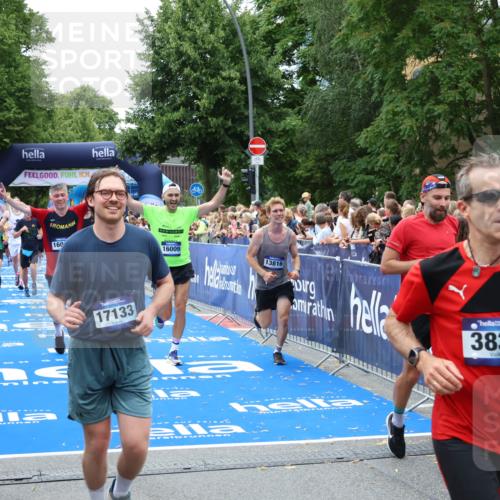 29.06.2025 - hella hamburg halbmarathon Zöllner http://msf.ph/oto/8245403 29.06.2025 10:56:55 Ziel 1955, 2282, 2378, 2741, 2759, 3836, 5418, 6835, 7716, 13816, 15097, 16008, 16009, 16620, 16679, 17133 meine-sportfotos.de