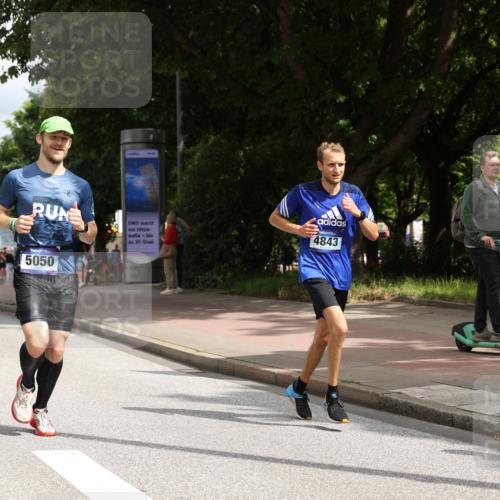 29.06.2025 - hella hamburg halbmarathon Yannick Fuchs http://msf.ph/oto/8245412 29.06.2025 10:35:08 20KM 1882, 1912, 2324, 2714, 2949, 3332, 4843, 4889, 5007, 5014, 5050, 5745, 5803, 5916, 6080, 7080, 7284, 8074, 8370, 8465, 8629, 8966, 9979, 10369, 10900, 10934, 10968, 11731, 11767, 11959, 12088, 12365, 12540, 12704, 12865, 13029, 13158, 13667, 14092, 14820, 14924, 15424, 15493, 15542, 15689, 16249, 17214, 17620, 17724, 18173, 18192, 18614 meine-sportfotos.de