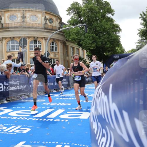 29.06.2025 - hella hamburg halbmarathon Strokosch-Dieckow http://msf.ph/oto/8245422 29.06.2025 10:38:28 Ziel 1710, 2745, 3014, 3431, 3790, 7110, 8571, 11379, 14905, 14992, 16075, 16280, 17154, 18357, 18761 meine-sportfotos.de