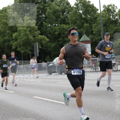 29.06.2025 - hella hamburg halbmarathon Jannik Wohlers http://msf.ph/oto/8245424 29.06.2025 10:30:19 Lombardsbrücke 1059, 1472, 1647, 2268, 2505, 2569, 2754, 2755, 3281, 4198, 6344, 6556, 7071, 7120, 9830, 11984, 12460, 12461, 14216, 14803, 15299, 15757, 16791, 18362, 18795, 18860 meine-sportfotos.de