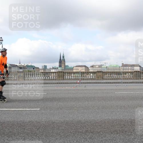 29.06.2025 - hella hamburg halbmarathon Lena Gebhardt http://msf.ph/oto/8245463 29.06.2025 09:02:38 Lombardsbrücke  meine-sportfotos.de