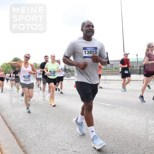 29.06.2025 - hella hamburg halbmarathon Lena Gebhardt http://msf.ph/oto/8245467 29.06.2025 10:33:59 Lombardsbrücke 1189, 1275, 1417, 1705, 1787, 1896, 2265, 2342, 2482, 2496, 2526, 2776, 2933, 3145, 3170, 3264, 3340, 3345, 3560, 3829, 3848, 4361, 4433, 4449, 4479, 4696, 4807, 4942, 5075, 5096, 5141, 5557, 5561, 5566, 5569, 5584, 5691, 5821, 5822, 5887, 6109, 6364, 6515, 6516, 6854, 6956, 6999, 7027, 7324, 7329, 7565, 7653, 8021, 8157, 8202, 8277, 8282, 8349, 8375, 8377, 8383, 8401, 9094, 9234, 9438, 9799, 9875, 9995, 10007, 10071, 10360, 10561, 11811 meine-sportfotos.de