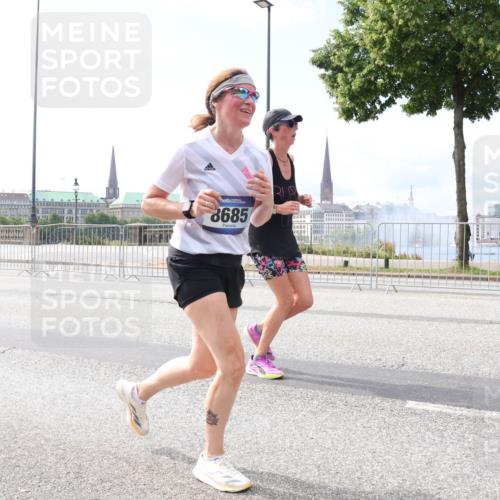 29.06.2025 - hella hamburg halbmarathon Lena Gebhardt http://msf.ph/oto/8245482 29.06.2025 10:09:58 Lombardsbrücke 1052, 1456, 1483, 1513, 1548, 1823, 3921, 4592, 5511, 7042, 7058, 7081, 7333, 7636, 8090, 8219, 8685, 8890, 9150, 9297, 9306, 9366, 9434, 9674, 9781, 10036, 10943, 11027, 12255, 12509, 12567, 13739, 16191, 16445, 16455, 16872, 16918, 17148, 17630, 17899, 18076, 18196, 18440, 18707, 19242 meine-sportfotos.de