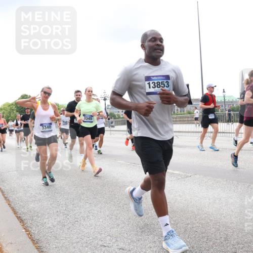 29.06.2025 - hella hamburg halbmarathon Lena Gebhardt http://msf.ph/oto/8245517 29.06.2025 10:33:59 Lombardsbrücke 1189, 1275, 1417, 1705, 1787, 1896, 2265, 2342, 2482, 2496, 2526, 2776, 2933, 3145, 3170, 3264, 3340, 3345, 3560, 3829, 3848, 4361, 4433, 4449, 4479, 4696, 4807, 4942, 5075, 5096, 5141, 5557, 5561, 5566, 5569, 5584, 5691, 5821, 5822, 5887, 6109, 6364, 6515, 6516, 6854, 6956, 6999, 7027, 7324, 7329, 7565, 7653, 8021, 8157, 8202, 8277, 8282, 8349, 8375, 8377, 8383, 8401, 9094, 9234, 9438, 9799, 9875, 9995, 10007, 10071, 10360, 10561, 11811 meine-sportfotos.de