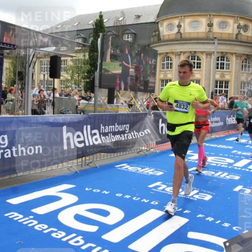 29.06.2025 - hella hamburg halbmarathon Michael Strokosch http://msf.ph/oto/8245523 29.06.2025 10:49:13 Ziel 2013, 4832, 4847, 4890, 6389, 10184, 15523, 16414, 16731, 17173, 18598, 18842 meine-sportfotos.de