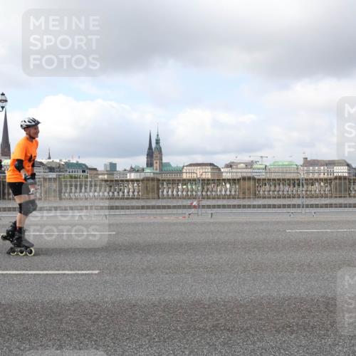 29.06.2025 - hella hamburg halbmarathon Lena Gebhardt http://msf.ph/oto/8245543 29.06.2025 09:02:38 Lombardsbrücke  meine-sportfotos.de
