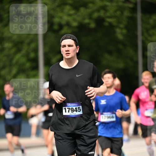 29.06.2025 - hella hamburg halbmarathon Dr. Thomas Lammeyer http://msf.ph/oto/8245568 29.06.2025 10:34:40 Kennedybrücke 2097, 2302, 2569, 4198, 4819, 6556, 6620, 6626, 7071, 7517, 8792, 9095, 9576, 9830, 10322, 10996 meine-sportfotos.de