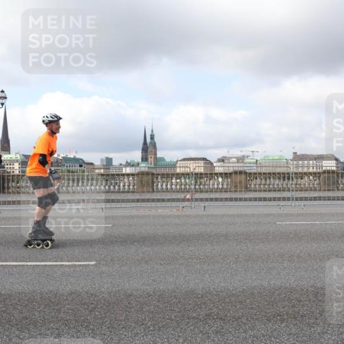 29.06.2025 - hella hamburg halbmarathon Lena Gebhardt http://msf.ph/oto/8245609 29.06.2025 09:02:38 Lombardsbrücke  meine-sportfotos.de