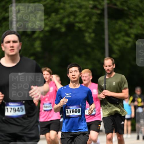 29.06.2025 - hella hamburg halbmarathon Dr. Thomas Lammeyer http://msf.ph/oto/8245620 29.06.2025 10:34:41 Kennedybrücke 2097, 2302, 2505, 2569, 6556, 6620, 6626, 7071, 7517, 8792, 9095, 9576, 9830, 10322, 10989, 10996 meine-sportfotos.de