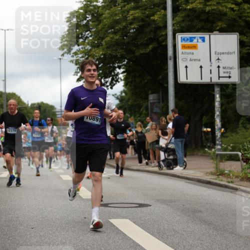 29.06.2025 - hella hamburg halbmarathon Yannick Fuchs http://msf.ph/oto/8245627 29.06.2025 10:47:40 20KM 1030, 1151, 1267, 1502, 1727, 1870, 2058, 2070, 2082, 2354, 2518, 2630, 3096, 3208, 3209, 3819, 4770, 5020, 5638, 5866, 6294, 6481, 6511, 6512, 6629, 6762, 6877, 6942, 7274, 7918, 8335, 8390, 8447, 9142, 9791, 9922, 10549, 10891, 10895, 11068, 11844, 12321, 12379, 12632, 12909, 13032, 13033, 13289, 13397, 13865, 13912, 13997, 15061, 15441, 15497, 15502, 15838, 15856, 15946, 16477, 17348, 17482, 18134, 18143, 18418, 18487, 18590, 18612 meine-sportfotos.de