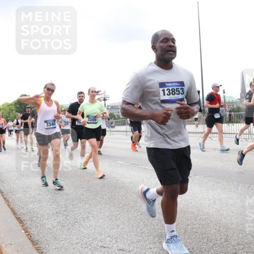 29.06.2025 - hella hamburg halbmarathon Lena Gebhardt http://msf.ph/oto/8245633 29.06.2025 10:33:59 Lombardsbrücke 1189, 1275, 1417, 1705, 1787, 1896, 2265, 2342, 2482, 2496, 2526, 2776, 2933, 3145, 3170, 3264, 3340, 3345, 3560, 3829, 3848, 4361, 4433, 4449, 4479, 4696, 4807, 4942, 5075, 5096, 5141, 5557, 5561, 5566, 5569, 5584, 5691, 5821, 5822, 5887, 6109, 6364, 6515, 6516, 6854, 6956, 6999, 7027, 7324, 7329, 7565, 7653, 8021, 8157, 8202, 8277, 8282, 8349, 8375, 8377, 8383, 8401, 9094, 9234, 9438, 9799, 9875, 9995, 10007, 10071, 10360, 10561, 11811 meine-sportfotos.de